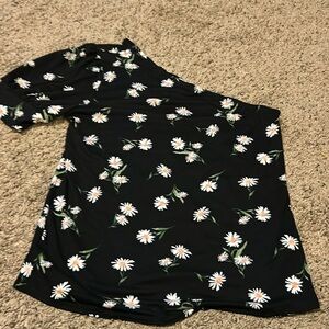 One shoulder daisy top